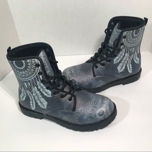 Yes We Vibe Dream Catcher Boots size 7 women new